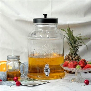 Dispenser per bevande in vetro trasparente