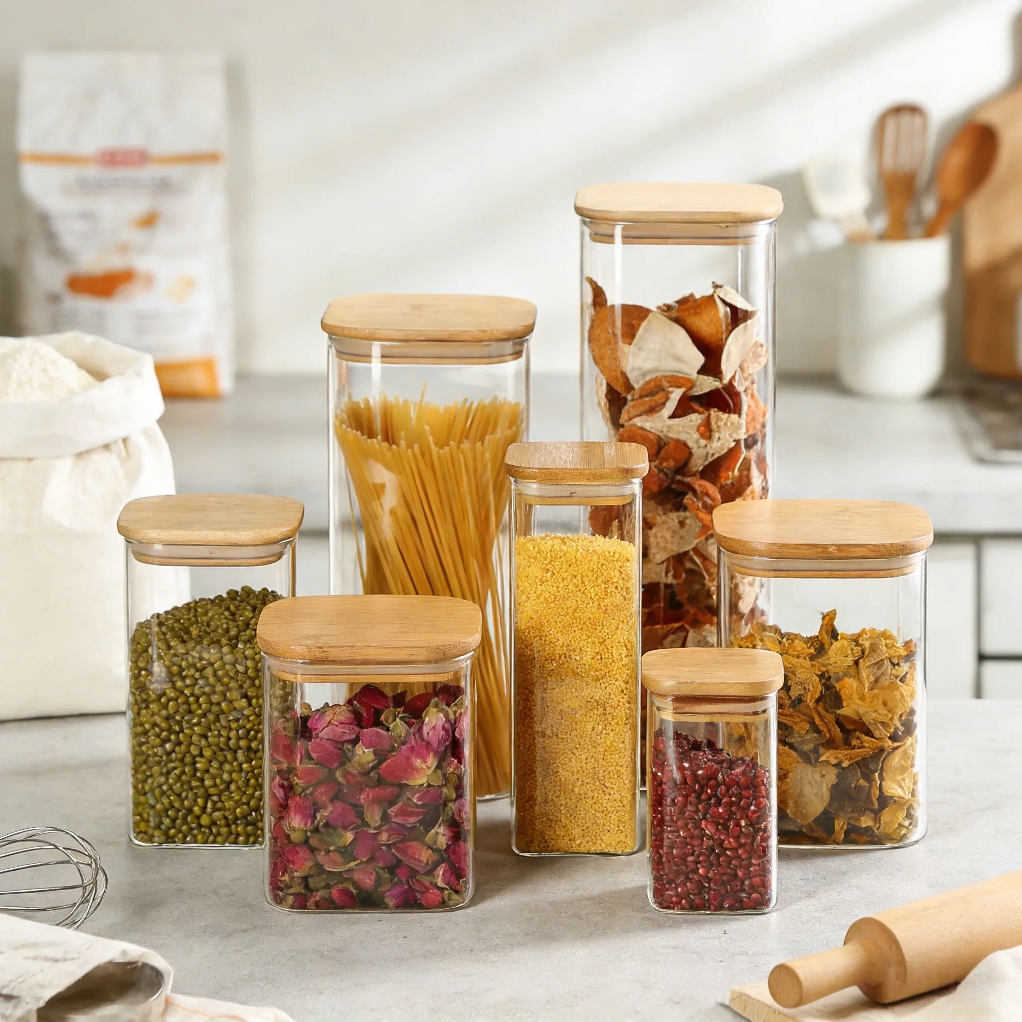 Contenitori in vetro borosilicato con coperchi in bambù